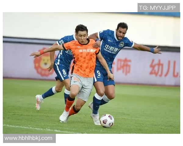 深圳足球队在城市联赛中的灵活性表现分析与点评 深圳足球队在城市联赛中的灵活性表现分析与点评