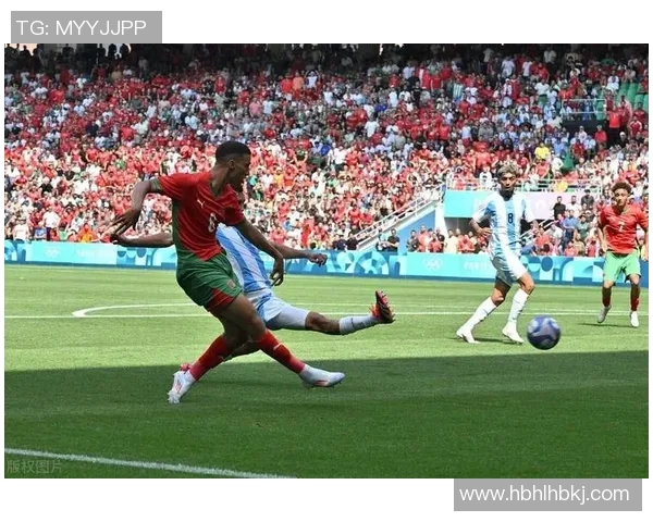 足球明星精彩瞬间高清图集展现球场风采与激情时刻 足球明星精彩瞬间高清图集展现球场风采与激情时刻