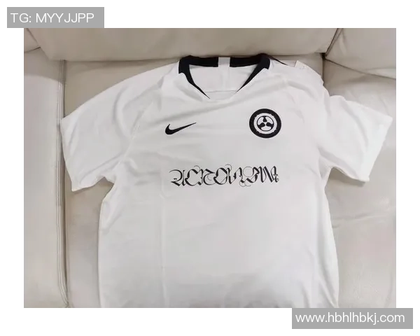 足球明星联名款多人卫衣时尚潮流运动服装推荐与搭配指南 足球明星联名款多人卫衣时尚潮流运动服装推荐与搭配指南